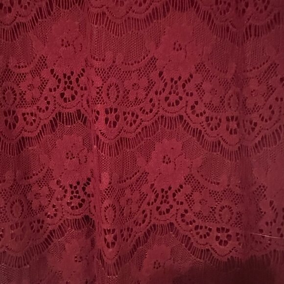 FINAL PRICE Banana Republic Lace Burgundy Top Size Small - Picture 2 of 5